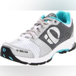 Pearl Izumi Women's shoes X-Road Fuel white-silver Size 38 7.5-8M. Excellent